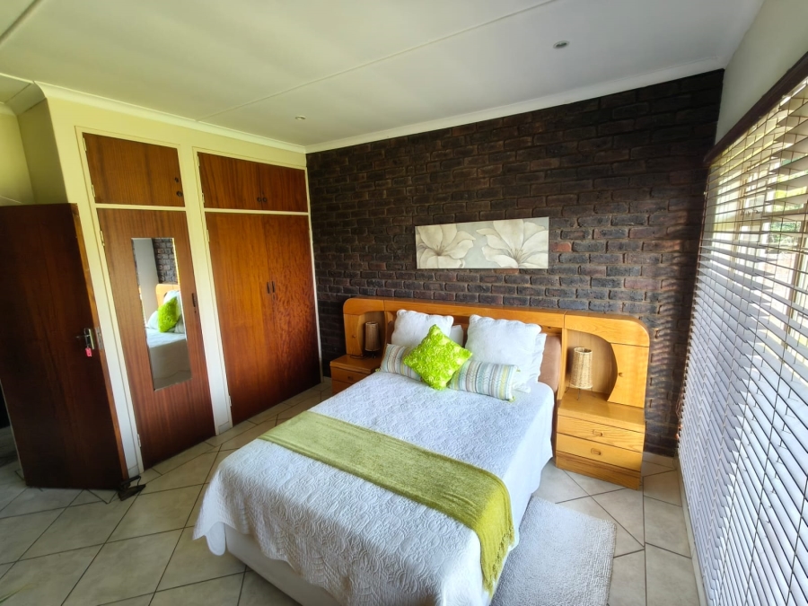 4 Bedroom Property for Sale in Safari Gardens North West